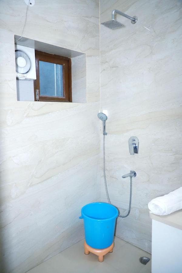 Apartment Divine India Service 2bhk, 2a Saket