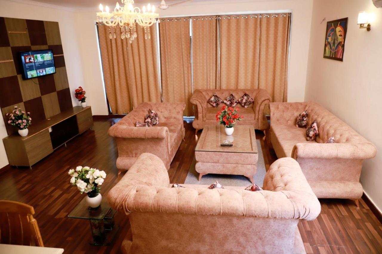 Divine India Service 2bhk, 2a Saket * New Delhi