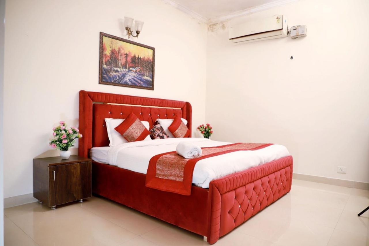 Divine India Service 2bhk, 2a Saket Apartment *
