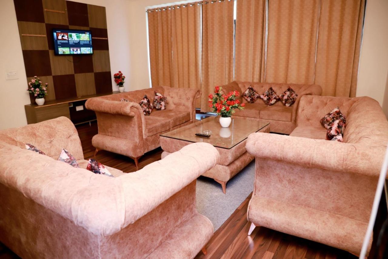 Divine India Service 2bhk, 2a Saket * New Delhi